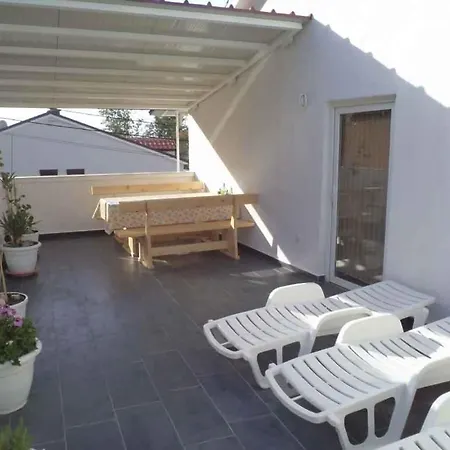 Apartment 10 *